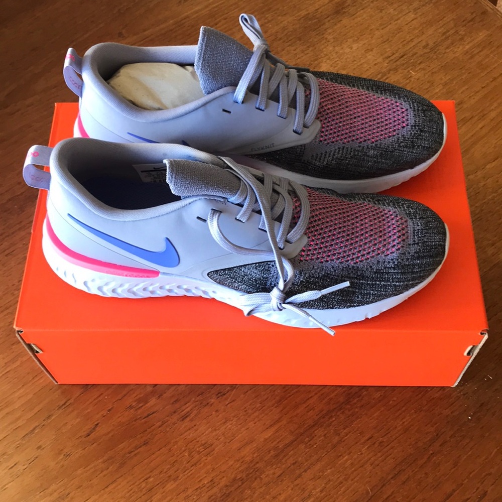 NIB Women’s Nike Odyssey React 2 Flyknit - Picture 3 of 4